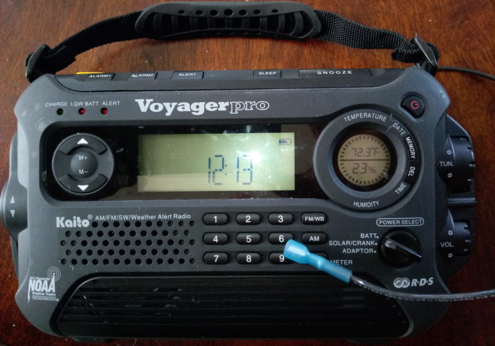 Kaito Voyager Pro KA600 Digital Solar Dynamo Hand Crank AM/FM/LW/SW & NOAA Weather Emergency Radio with Flashlight, Reading Lamp,Smart Phone Charger & RDS and Real-Time Alert, with AC Adapter, Black customer photo 1
