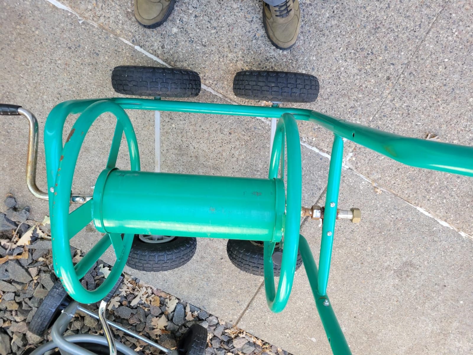 FDW Garden Hose Reel Cart, Water Hose Cart with 4 Wheels, Hold Up to 300 ft of 5/8’’ Hose,Heavy Duty Powder-Coated Steel Planting with Storage Basket, for Garden, Yard and Lawn customer photo 1