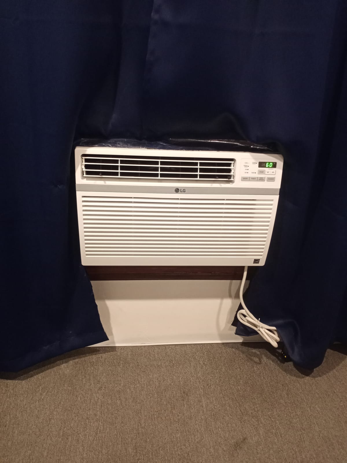 LG 12,000 BTU Window Air Conditioner, 115V, Cools 550 Sq.Ft. for Bedroom, Living Room, Apartment, Quiet Operation, Electronic Control with Remote, 3 Cooling & Fan Speeds, Auto Restart, White customer photo 2
