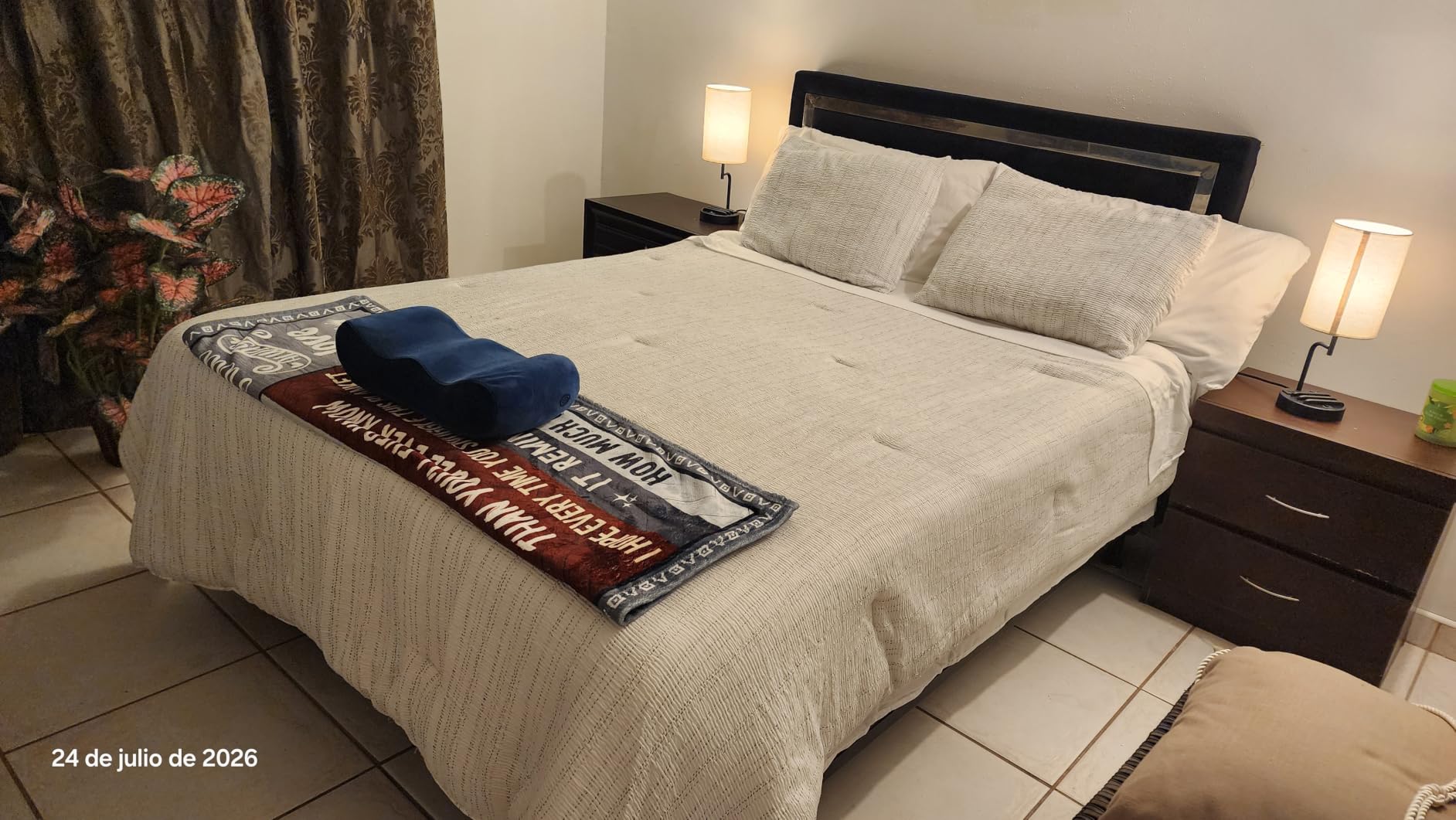 Queen Size 4 Piece Sheet Set - Comfy Breathable & Cooling Sheets - White customer photo 2