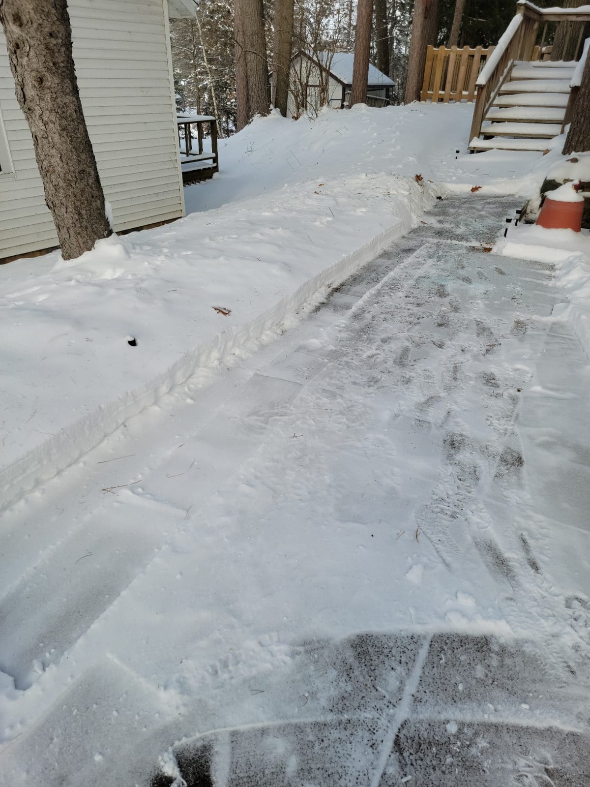 Snow Joe 24V Cordless Electric Shovel Kit w/ 5Ah Battery & Charger, 10″ Clearing Width, 210W Motor – Portable, Lightweight, Heavy-Duty Ice Removal for Deck, Patio, Driveway & Sidewalk, 24V-SS10-XR. customer photo 1