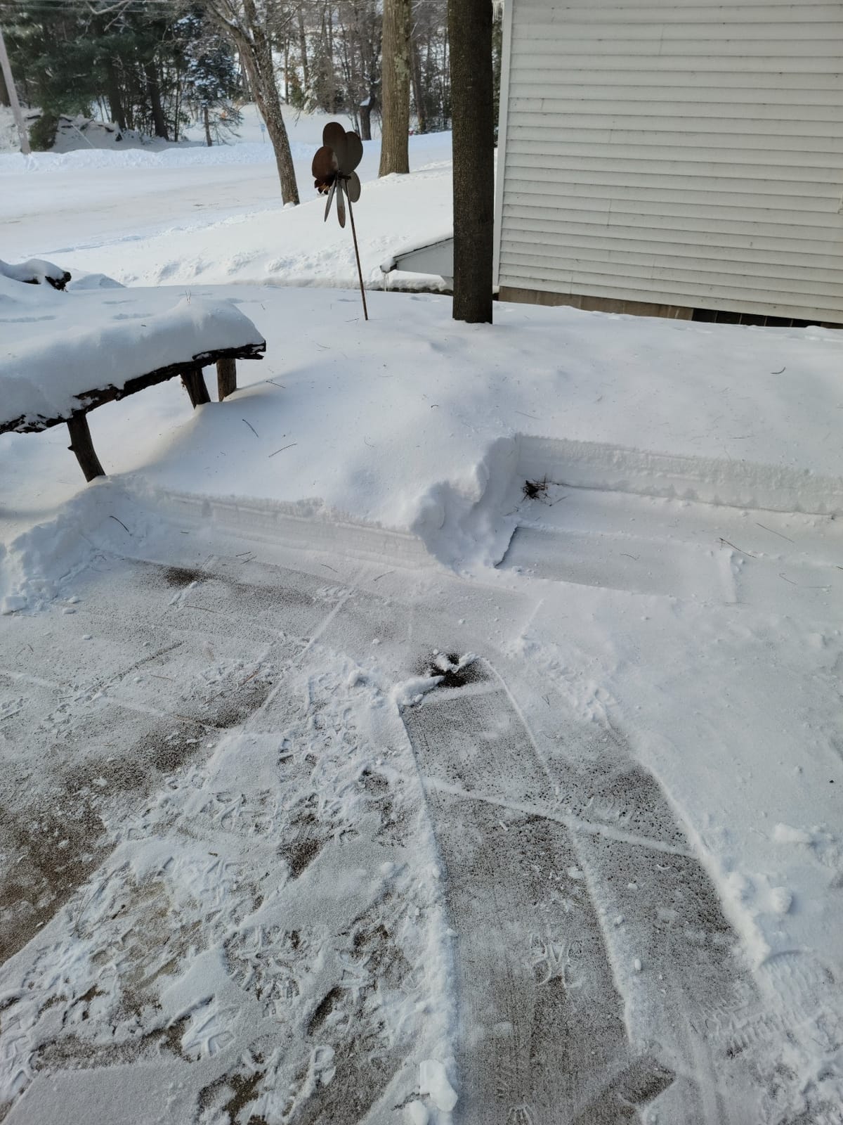 Snow Joe 24V Cordless Electric Shovel Kit w/ 5Ah Battery & Charger, 10″ Clearing Width, 210W Motor – Portable, Lightweight, Heavy-Duty Ice Removal for Deck, Patio, Driveway & Sidewalk, 24V-SS10-XR. customer photo 2