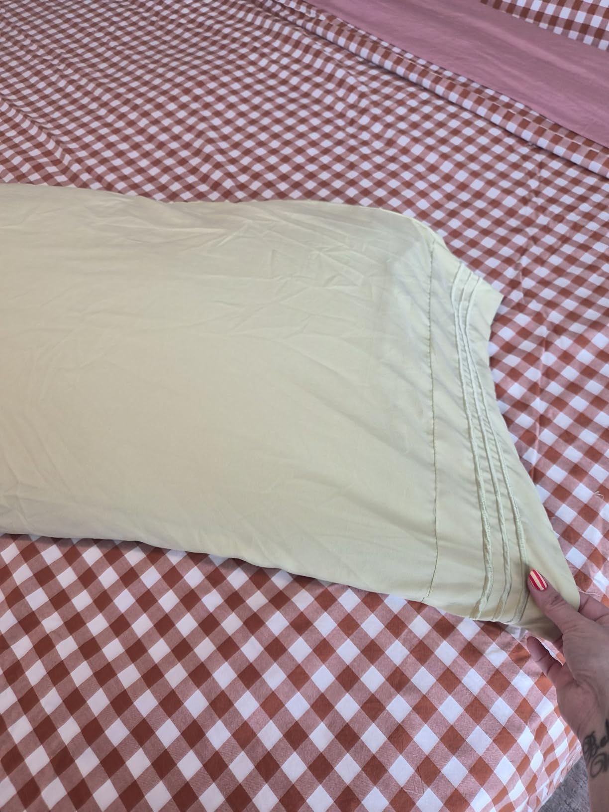 Elegant Comfort Luxurious 1500 Premium Hotel Quality Microfiber Three Line Embroidered Softest 4-Piece Bed Sheet Set, Wrinkle and Fade Resistant, King, Cream customer photo 2