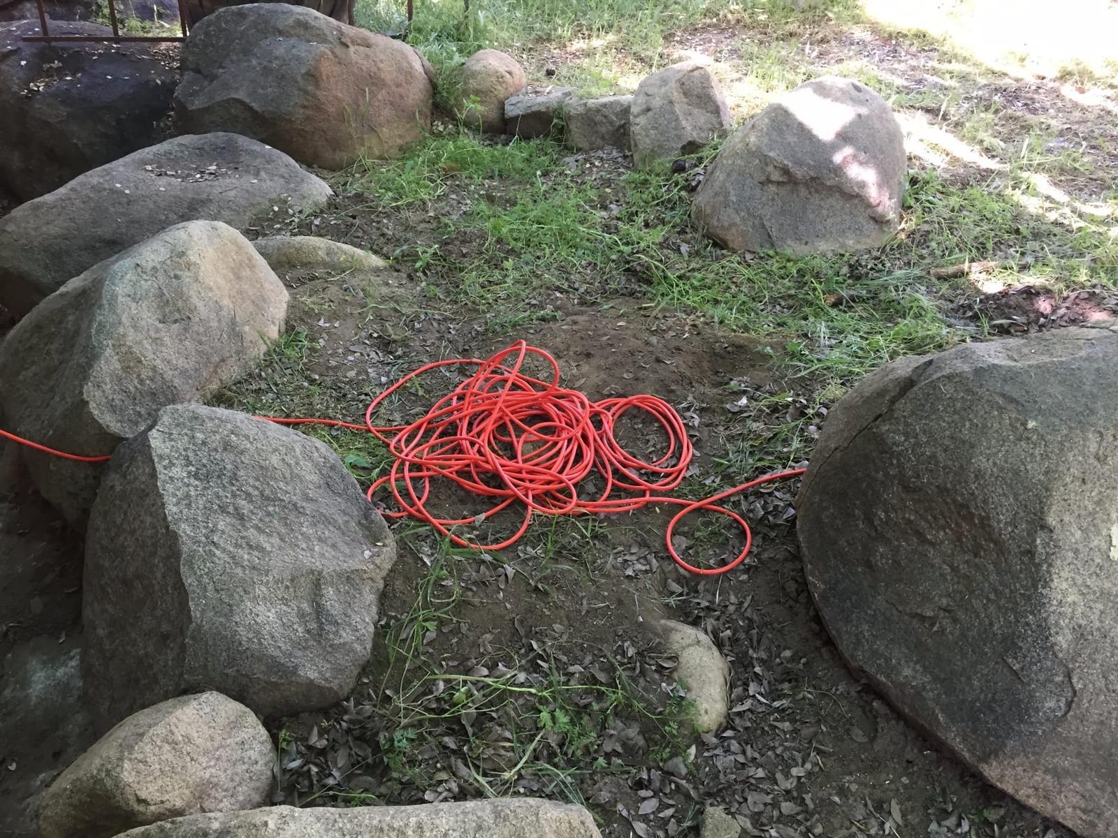 Amazon Basics Indoor/Outdoor Extension Cord, 25-foot, 3-Prong Grounded Plug with 3 Outlets, Weather Resistant Vinyl, 13 Amps, 1625 Watts, 125 VAC, Green customer photo 1