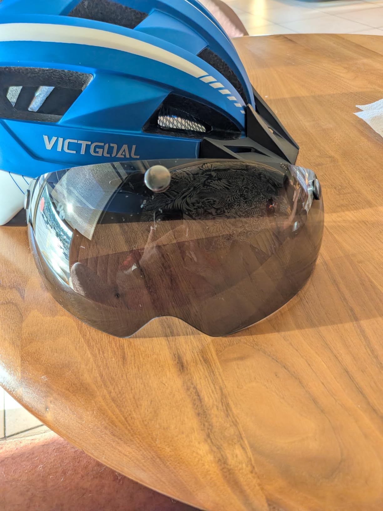 VICTGOAL Bike Helmet Adult Men Women with LED Rear Light, M/L/XL Sizes customer photo 1