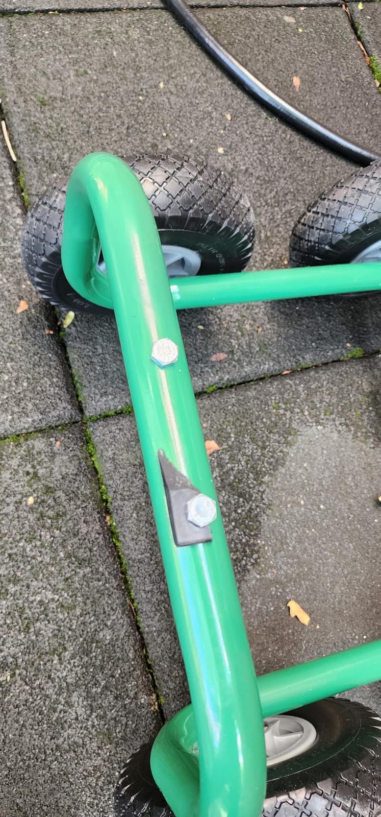 Garden Hose Reel Cart with Wheels, Holds 300-Feet of 5/8-Inch Hose, Heavy Duty Yard Water Planting 4 Wheels Outdoor Garden Lawn Water Truck with Storage Basket, Green customer photo 1