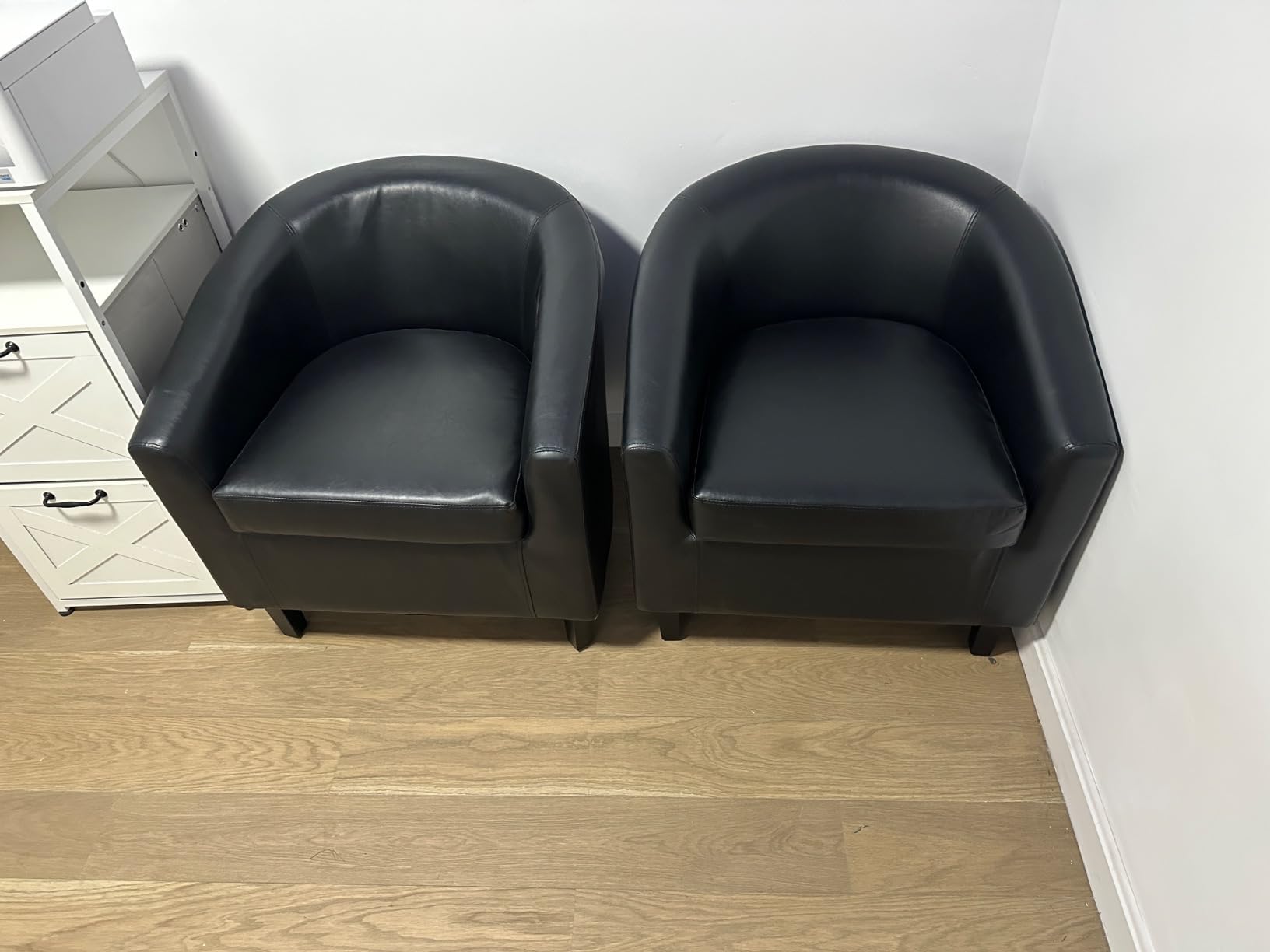 Yaheetech Accent Chairs Set of 2, Faux Leather Barrel Armchairs Black customer photo 2
