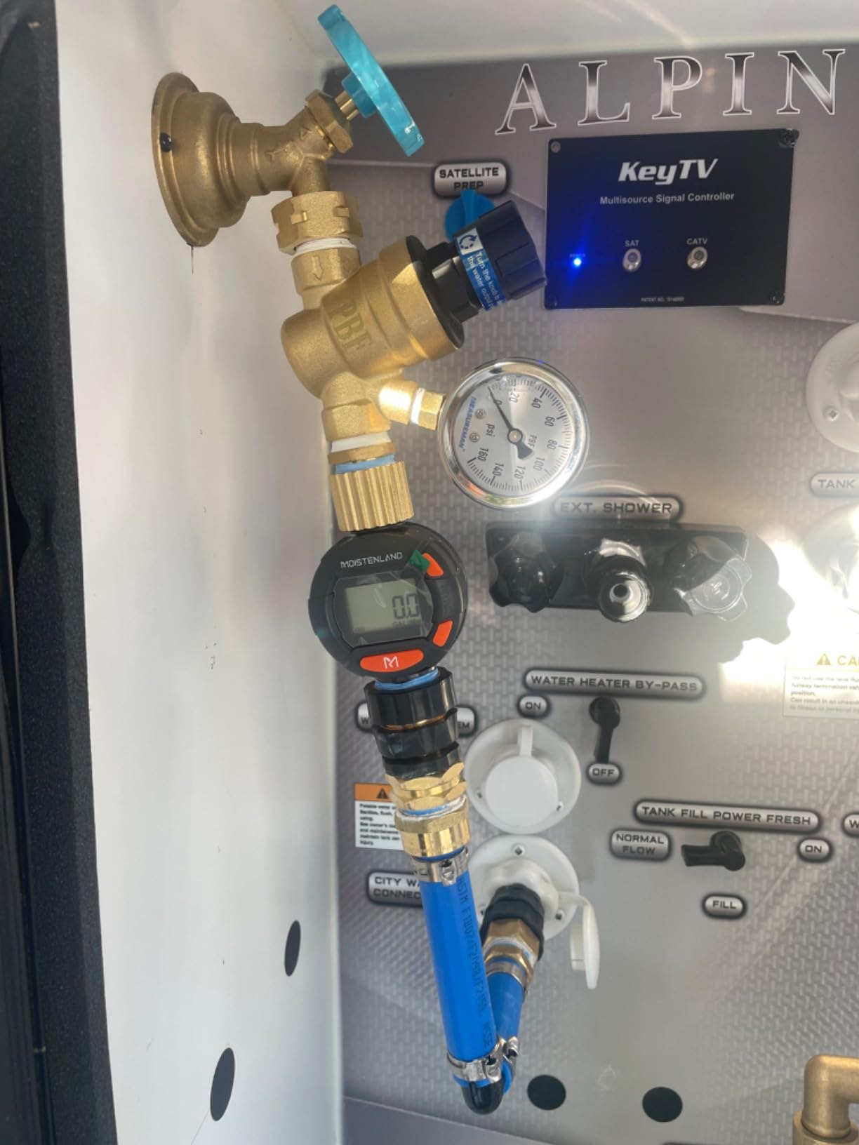 MEASUREMAN Adjustable Lead-Free Brass RV Water Pressure Regulator with 160 PSI Liquid-Filled Gauge, Inlet Screened Filter, and Portable Bag for Camper, Trailer, Garden, and Plumbing Systems customer photo 1