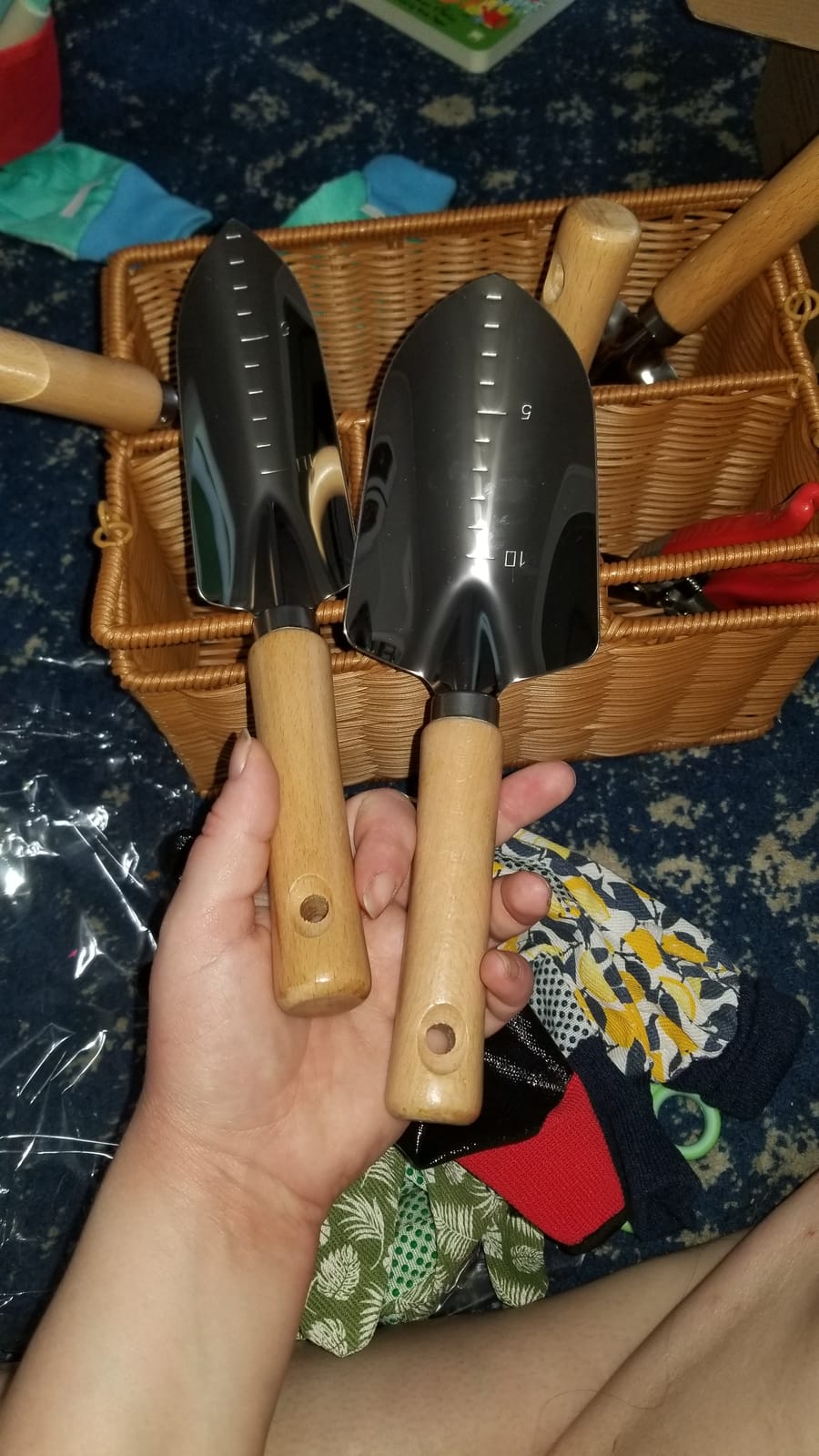 SOLIGT 8 Piece Garden Tools Set with Basket, Gardening Gifts for Women Men customer photo 2