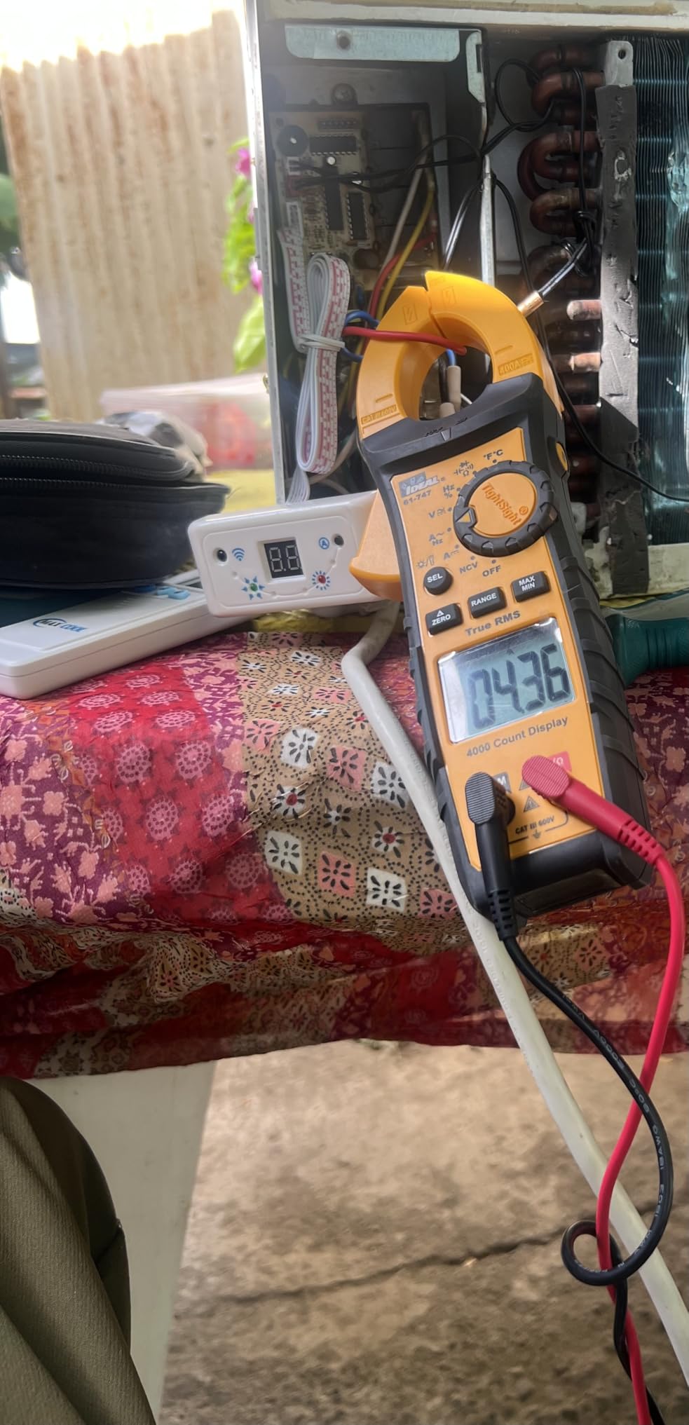 Ideal Electrical 61-747 TightSight Clamp Meter, 400A AC/DC, 600V TRMS customer photo 1