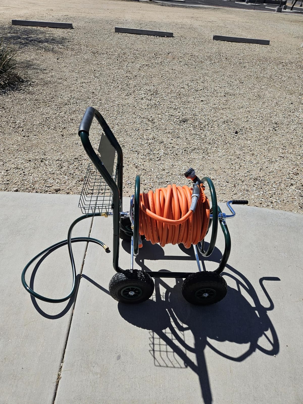 VINGLI 300FT 4-Wheel Garden Hose Reel Cart with Storage Basket, Portable Residential Hose Reel Cart, Lawn Watering, for Garden Backyard and Farm (Green) customer photo 2