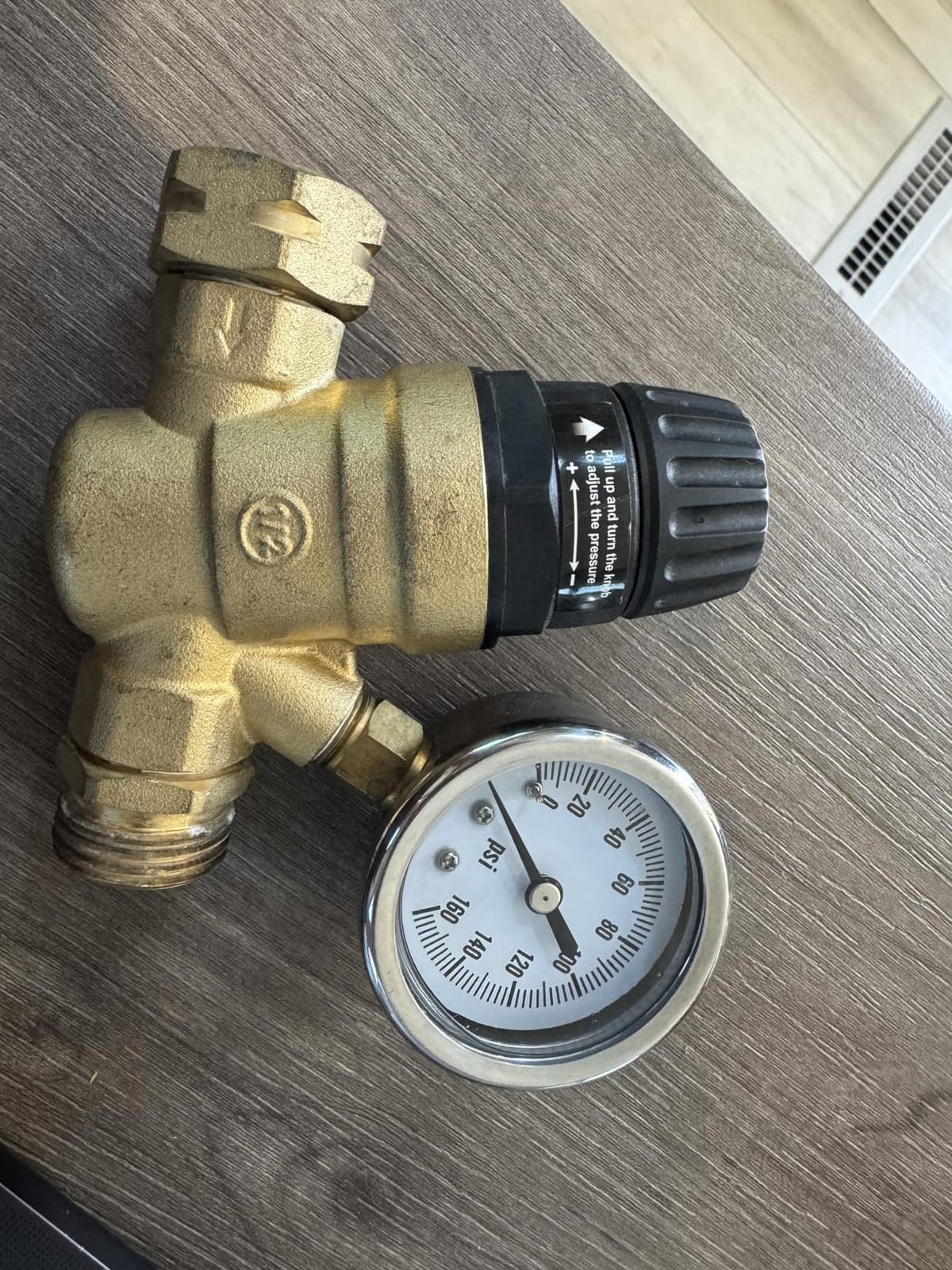 Boltigen RV Water Pressure Regulator with Gauge Lead-Free Brass Knob Adjustable Water Pressure Reducer Valve, for Camper Travel Trailer RV Drinking Water Pressure Adjust, Protecting Plumbing System customer photo 2
