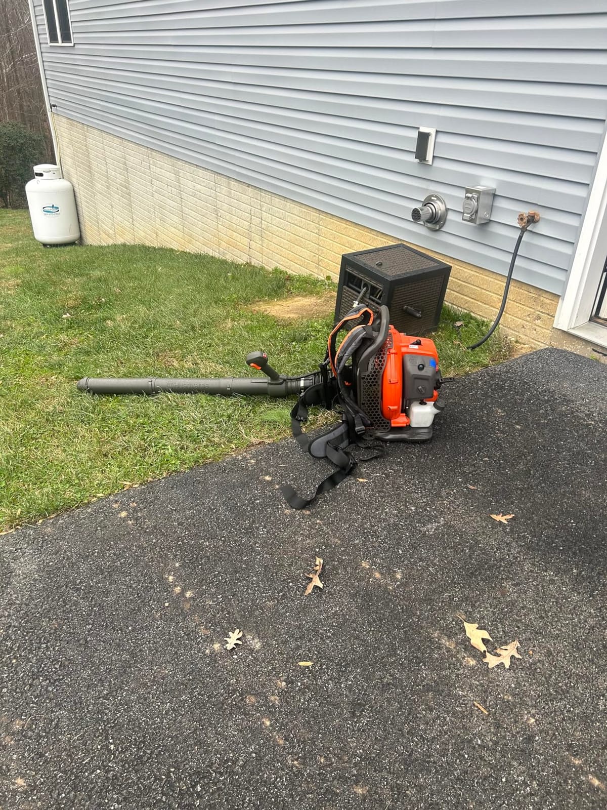 Husqvarna 150BT Gas Backpack Leaf Blower, 51-cc 2.16-HP 2-Cycle customer photo 1