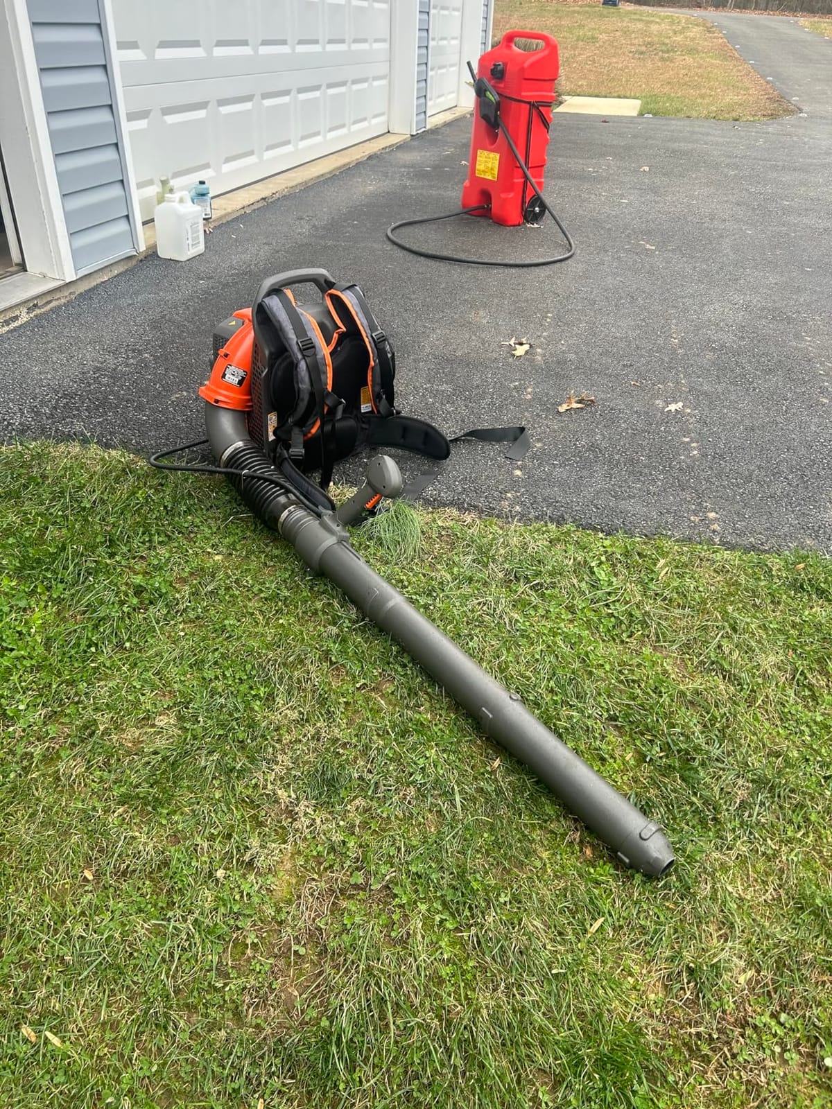 Husqvarna 150BT Gas Backpack Leaf Blower, 51-cc 2.16-HP 2-Cycle customer photo 2