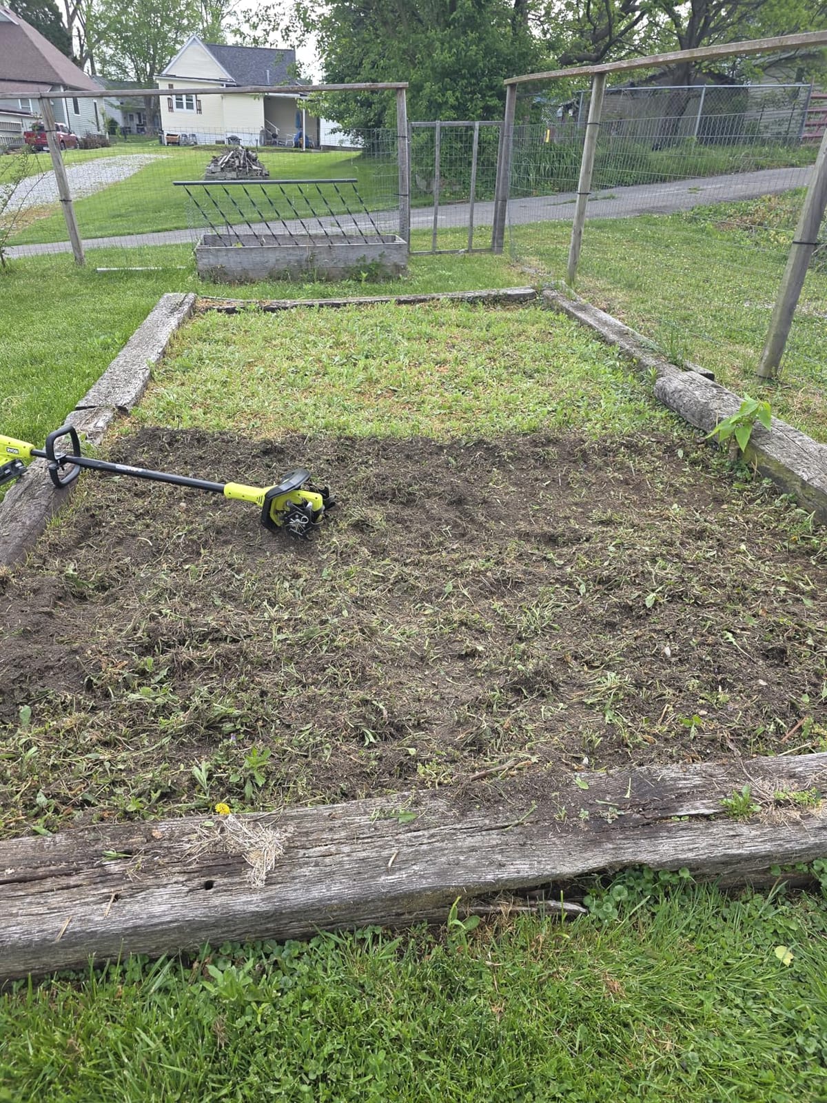 RYOBI ONEAND 18V 8 in. Cordless Cultivator with 4.0 AH Battery and Charger P2750 customer photo 1