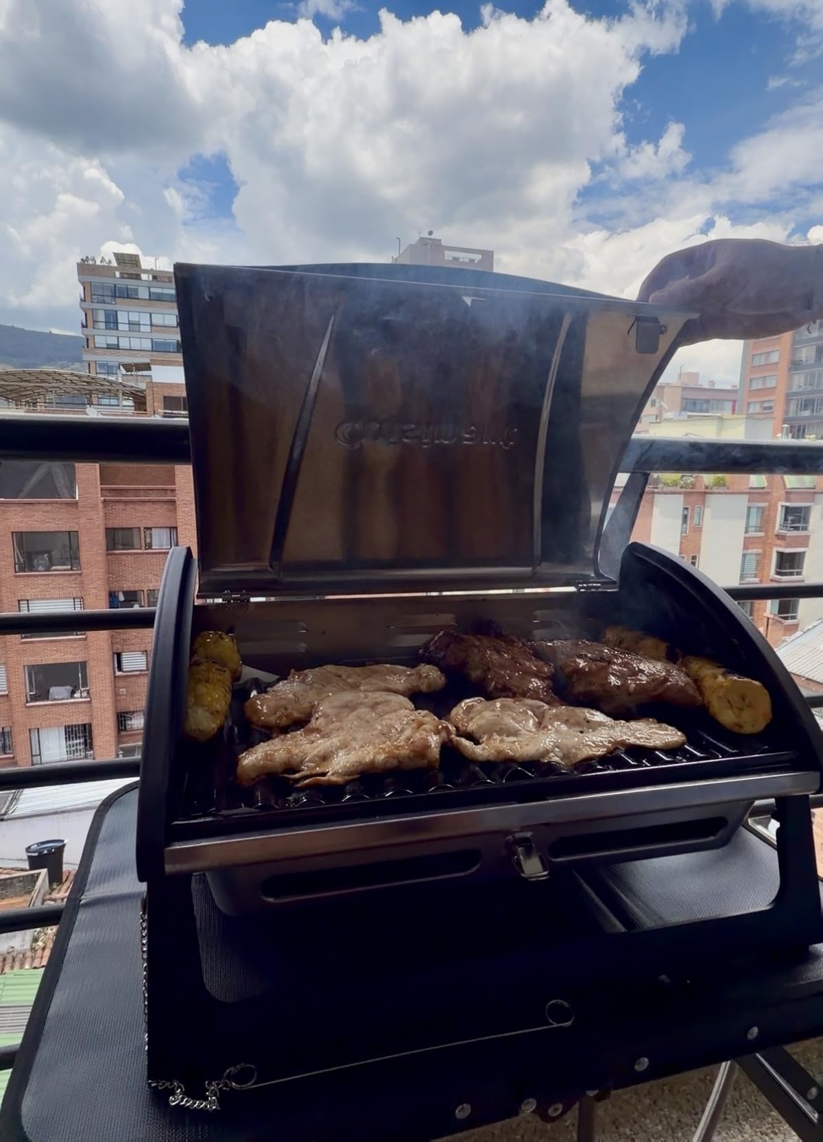 Cuisinart Gas Grill with Locking Lid, Portable, 8,000 BTU, 10 lbs. customer photo 1
