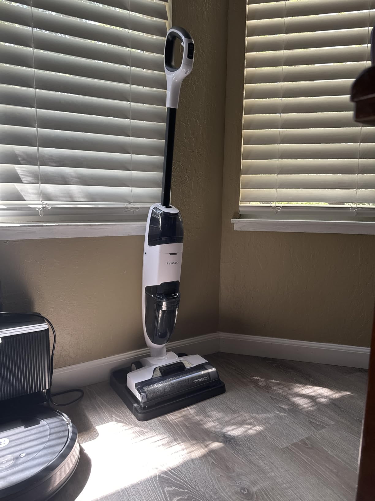 Tineco iFLOOR 2 Complete Wet Dry Vacuum, Hard Floor, Cordless customer photo 1
