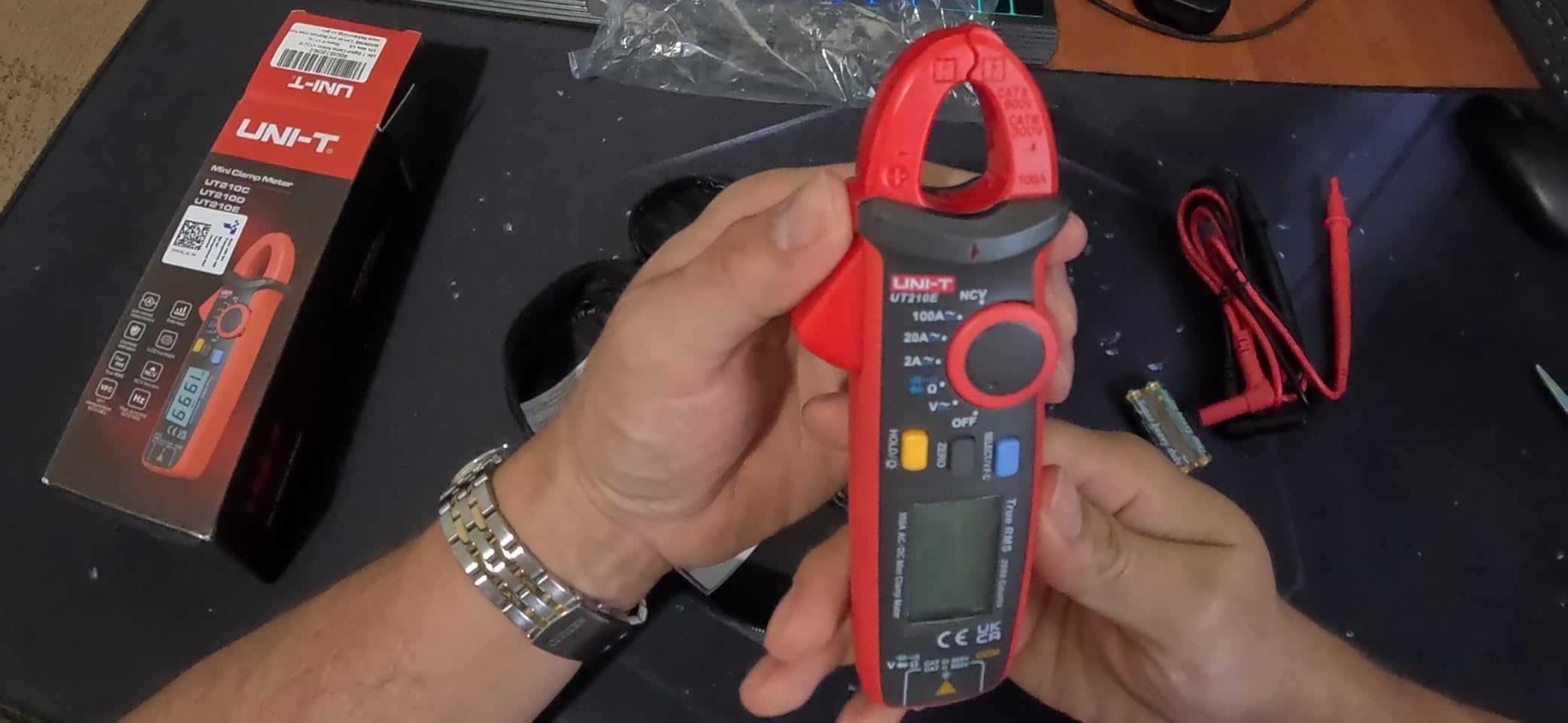 UNI-T UT210e Digital Clamp Meter Multimeter customer photo 1