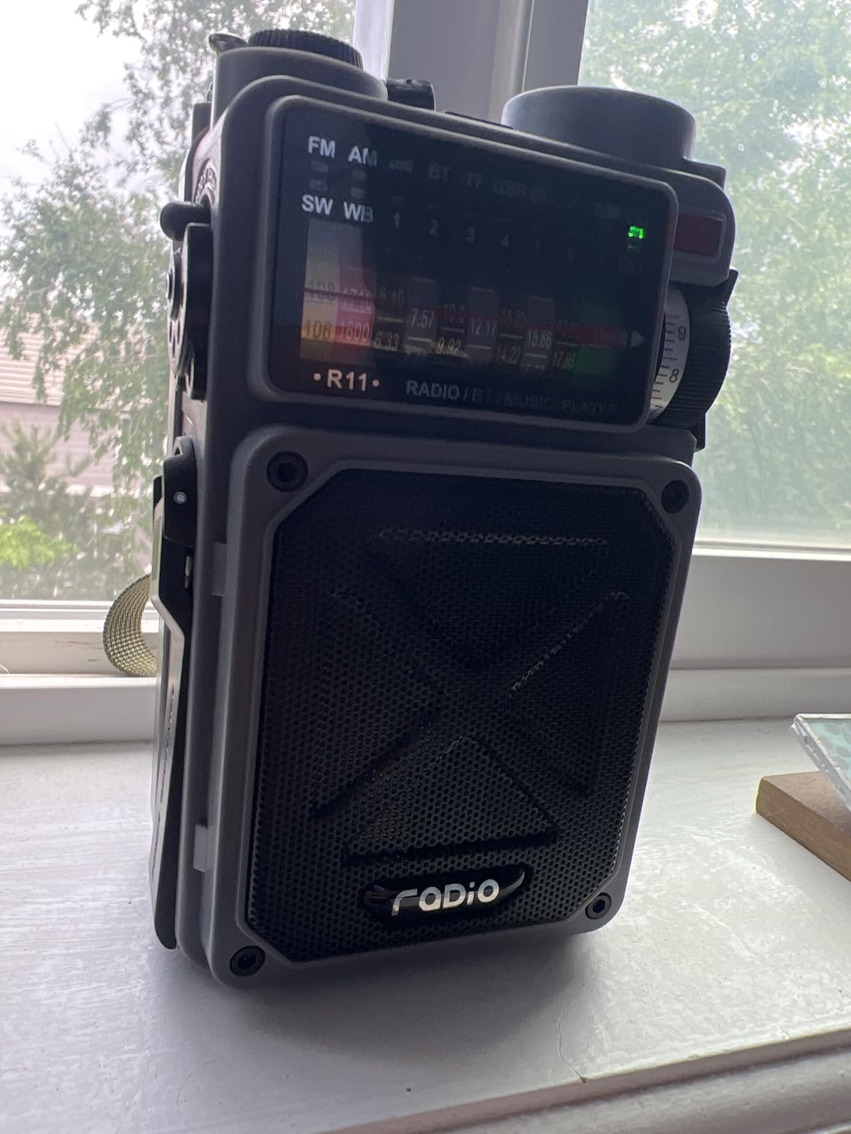 Emergency Radio Hand Crank Solar - NOAA/AM/FM Shortwave Radio for Camping customer photo 1