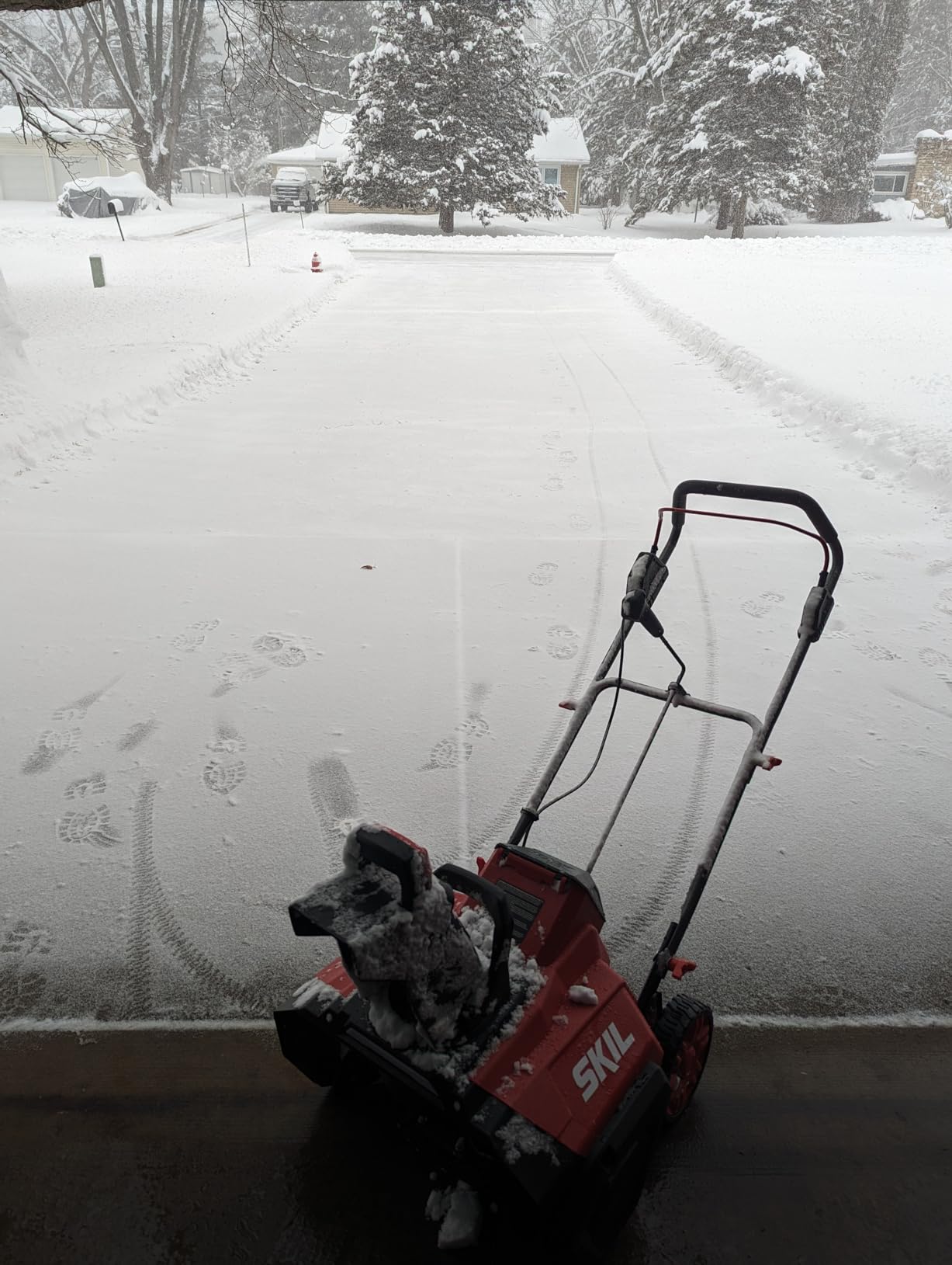 SKIL PWR CORE 40 Brushless 40V 20 in. Single Stage Snow Blower Kit, 30'ft Throwing Distance, Includes 6.0Ah Battery and Charger- SB2001C-10 red customer photo 2