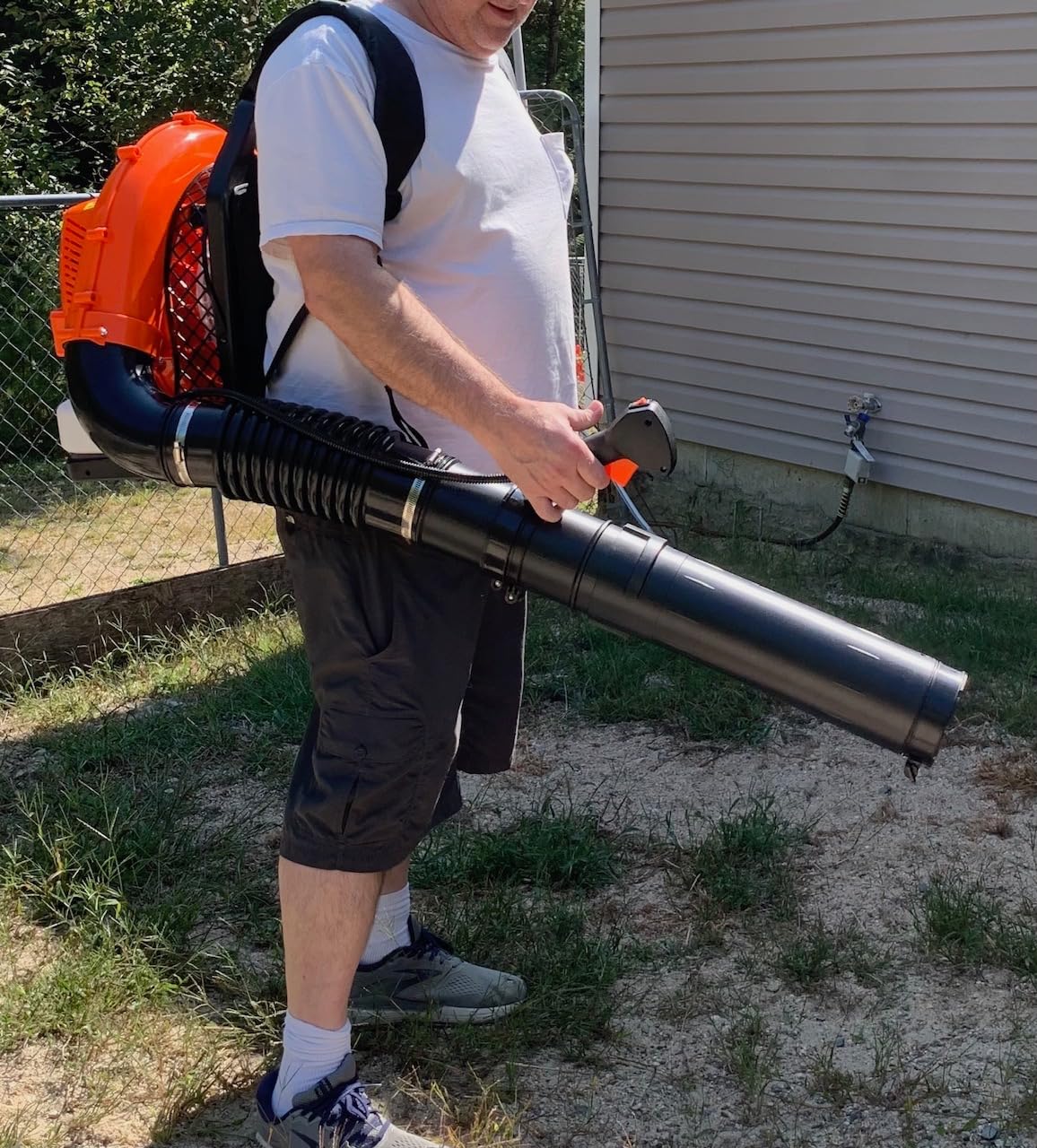VEVOR 63CC Gas Backpack Leaf Blower, 2-Cycle 1110CFM 220MPH customer photo 1