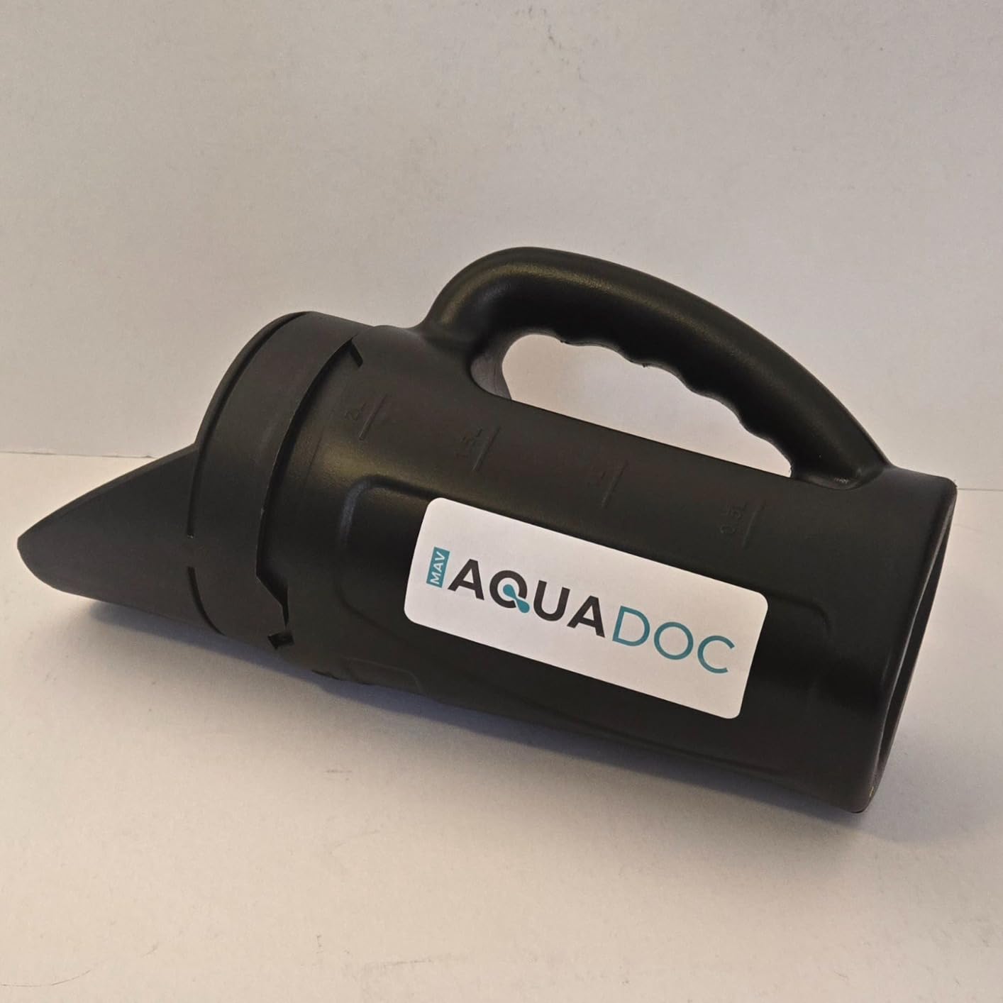 AquaDoc Handheld Salt Spreader for Snow Melt, Fertilizer, Lawns - 2.5L customer photo 1
