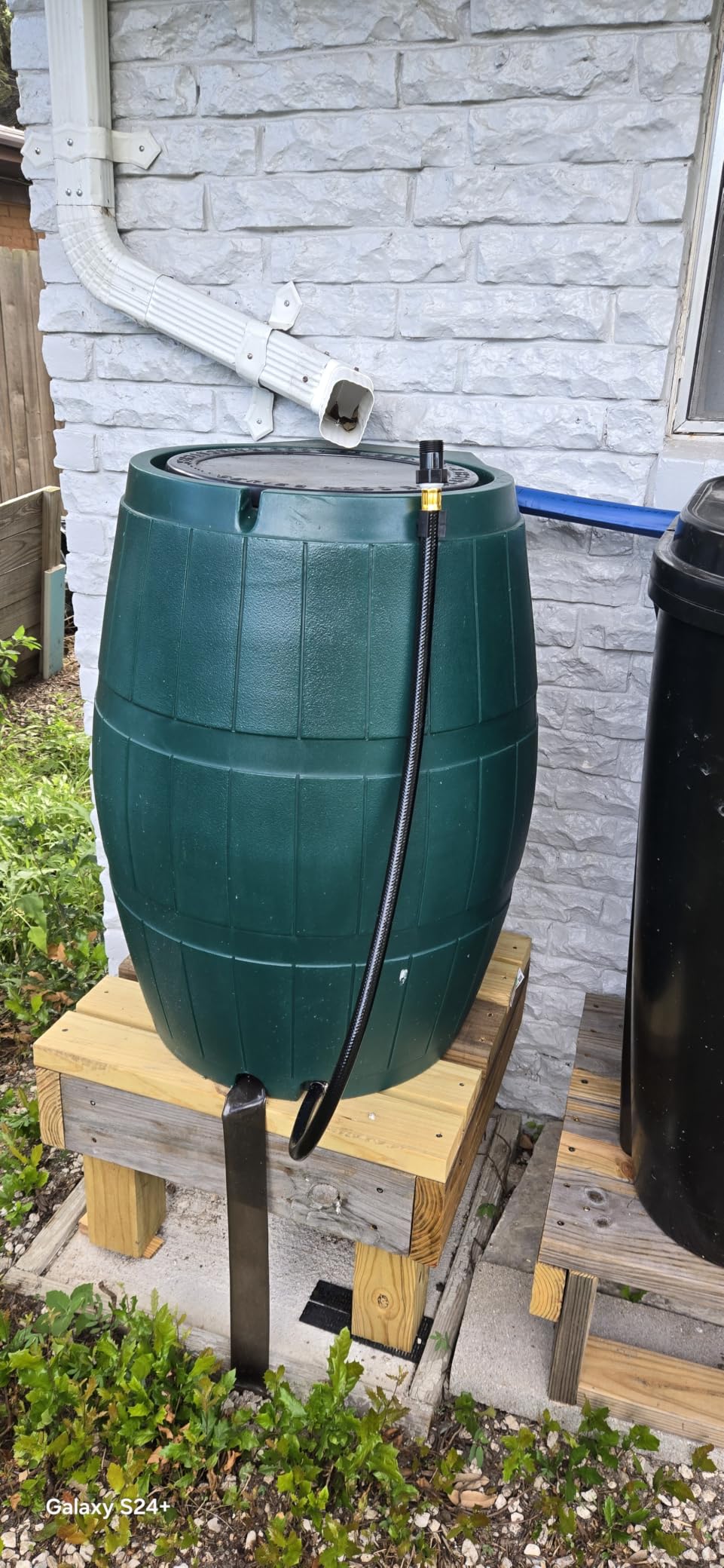 FCMP Outdoor Raincatcher 4000, Flat-Back Rain Water Barrel, 50-Gallon, Gray - Rainwater Collection Storage Container w/Side Spigots, Mesh Screen, Garden and Overflow Hose & Linking Kit customer photo 2