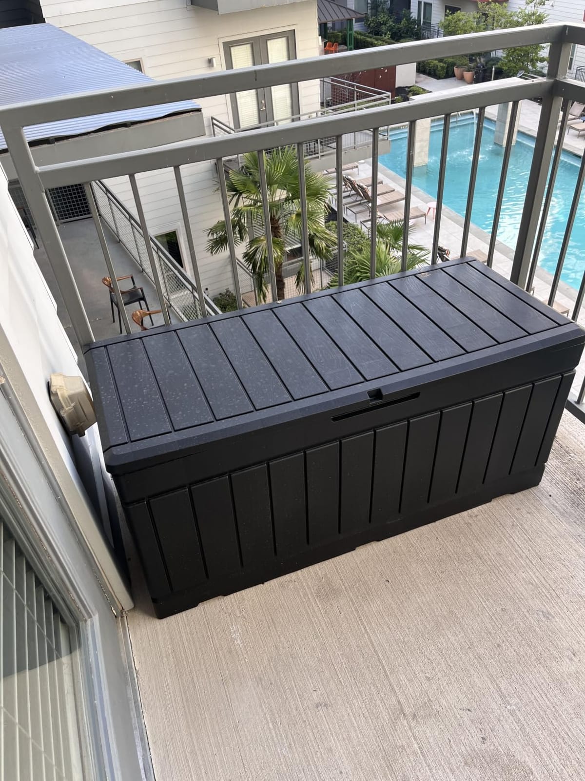 Devoko 78 Gallon Deck Box, Waterproof Resin Outdoor Storage Box customer photo 2