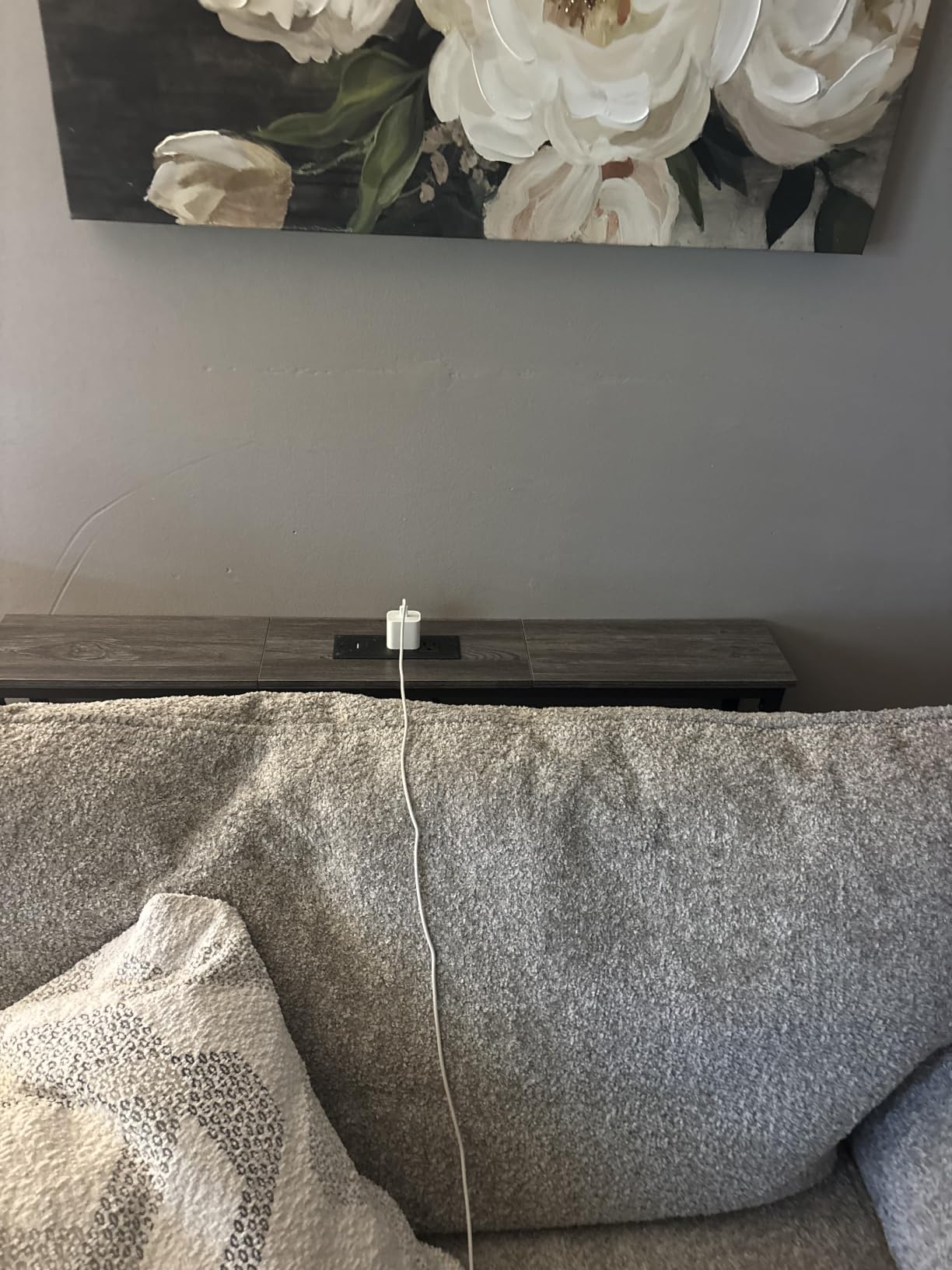SUPERJARE 78.8 inch Narrow Behind Couch Table with 2 Charging Stations customer photo 1