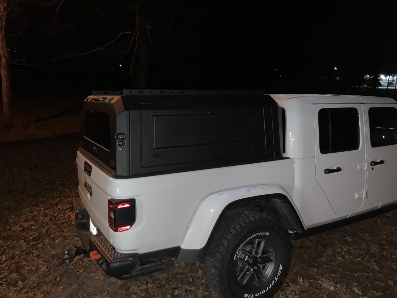 Truck Topper Compatible for Jeep Gladiator Short Bed，Hardtop Aluminum Pickup Canopy，Lockable No-Drill Install ，All-Weather Overland Ready customer photo 2