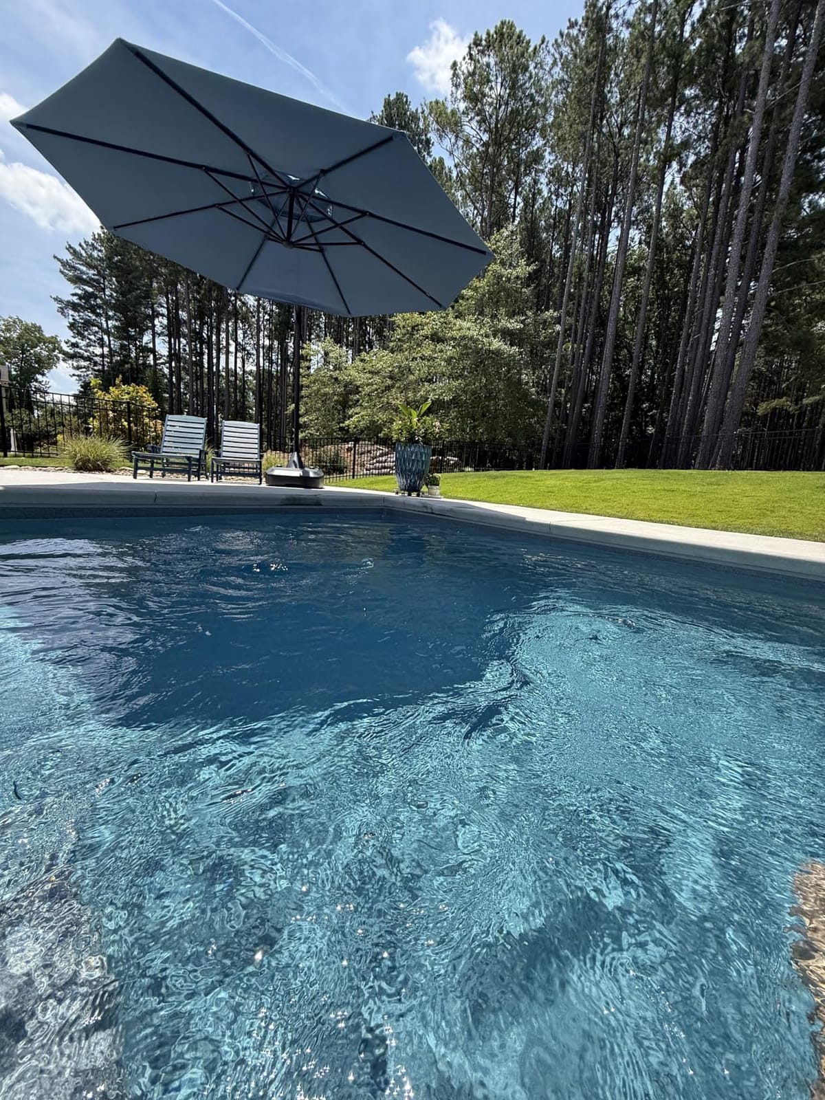 Grand patio 12FT Cantilever Round Umbrella with Base & Cover, Navy Blue customer photo 1