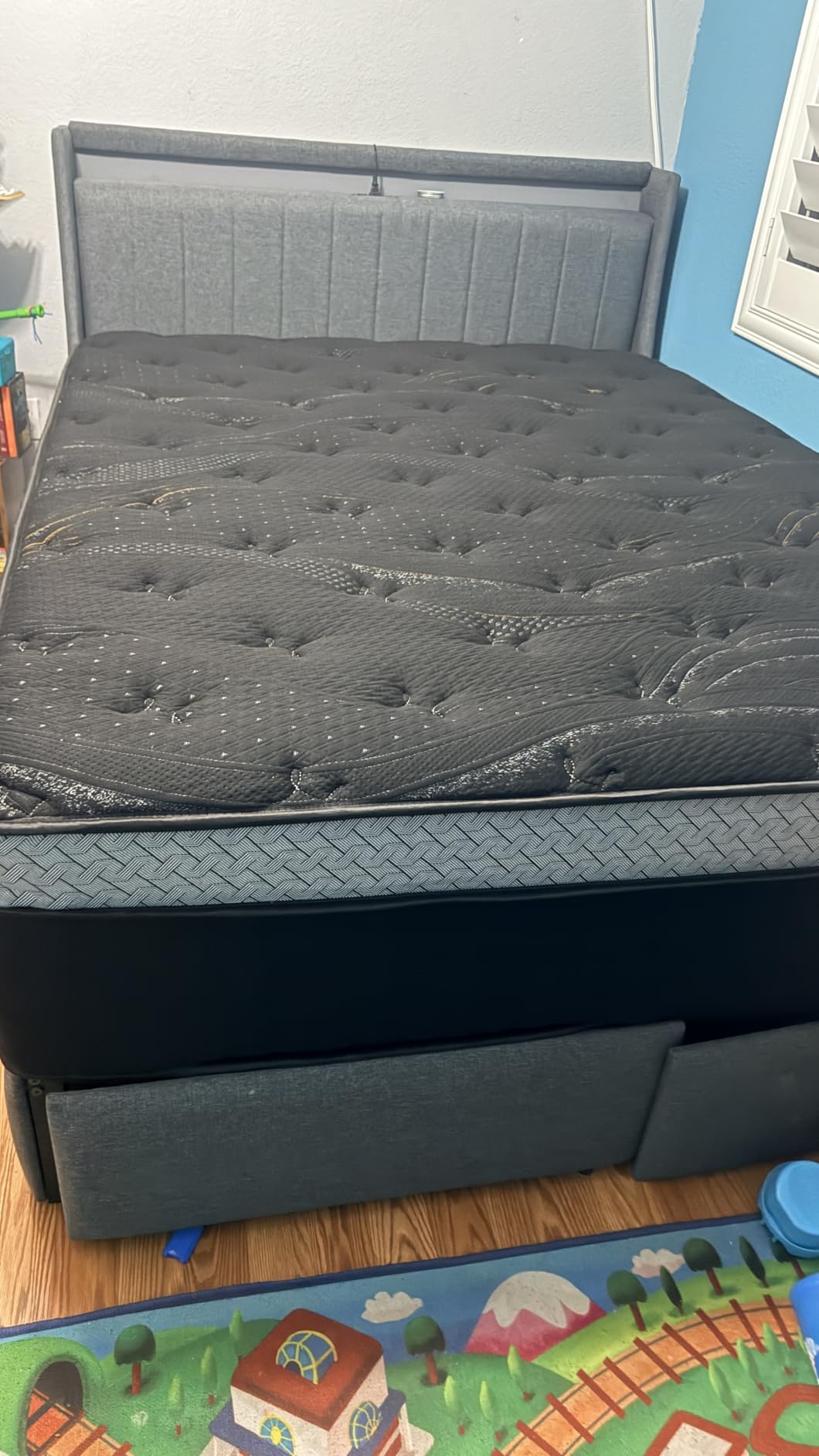 16 Inch Queen Size Mattress, Upgraded Luxury Hybrid Queen Mattress In A Box with 7-Zone Support for Cool Night & Pressure Relief, Motion Isolation, Designed in the USA, 365-Night Trial, Medium Firm customer photo 2