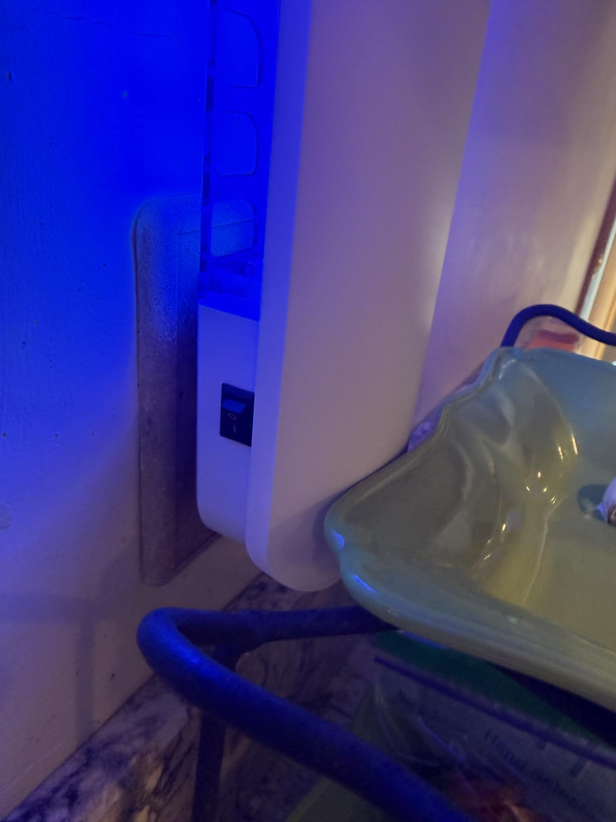Catchmaster Vector 9 Plug in Fly Trap for House & Fruit Flies, Gnats, White customer photo 2