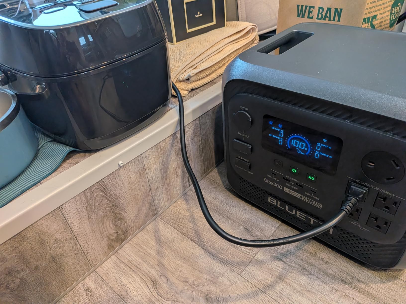 BLUETTI Solar Generator Elite 300 with 350W Solar Panel Included, 3014.4Wh customer photo 2