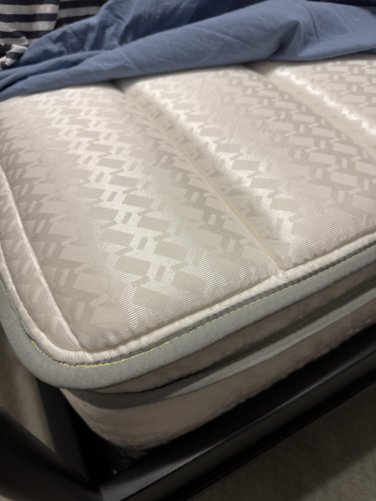 Avenco SyncDeep Full Mattress 10 Inch, Firm Hybrid Cooling, Lumbar Support customer photo 2